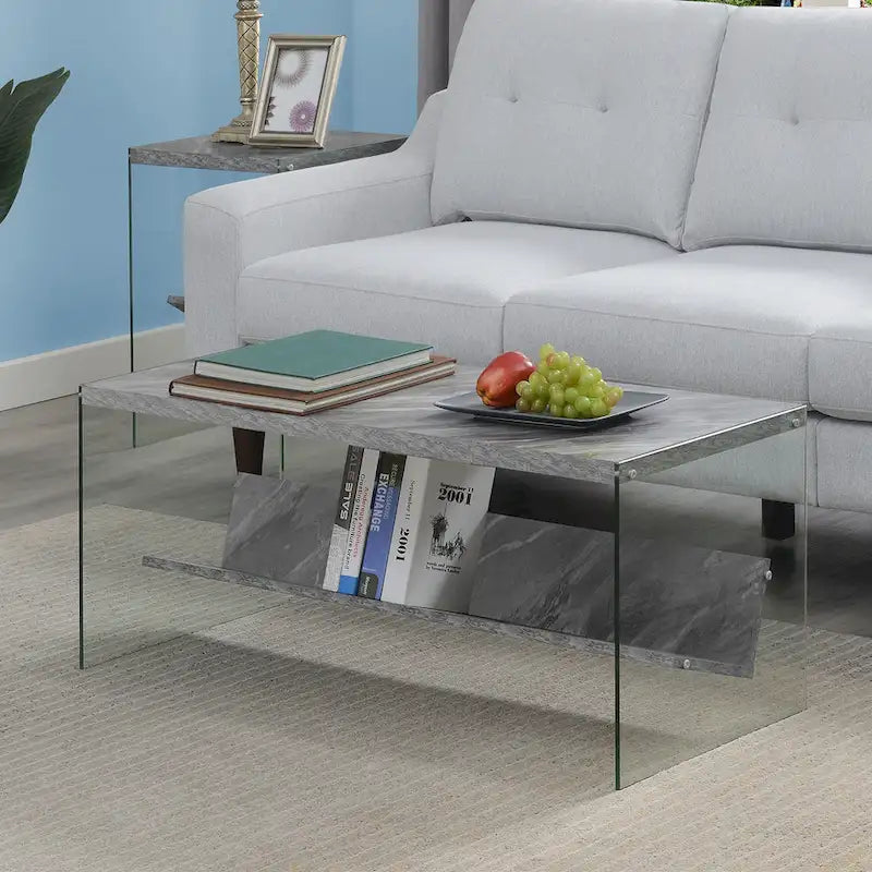 Table basse en verre avec étagère