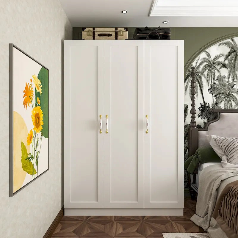 Armoire de 47,2 W avec trois portes, deux tringles à vêtements, poignée florale dorée