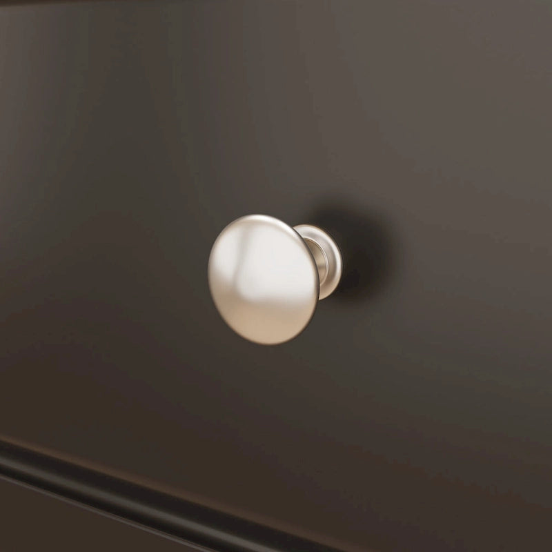 Commode de chambre avec accents argentés – Organisateur élégant et spacieux